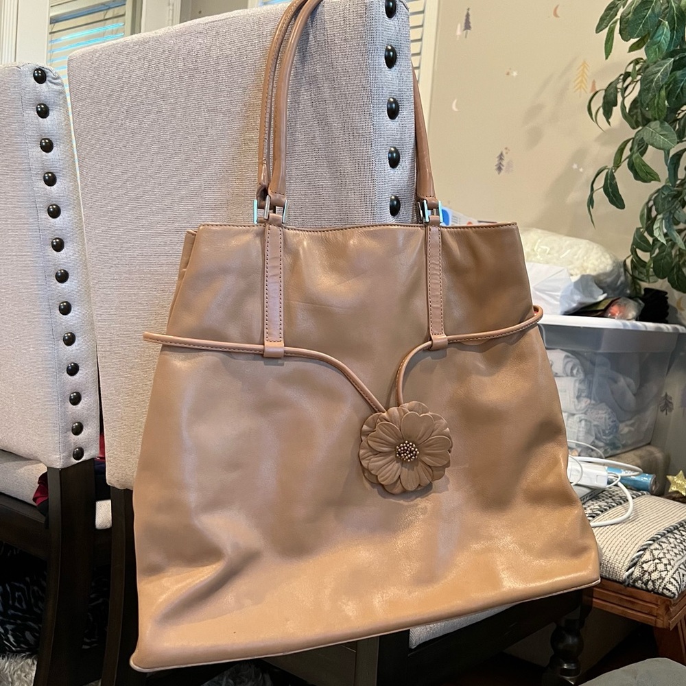 Classiques Entier Solid Handbag With Large Flower - image 2